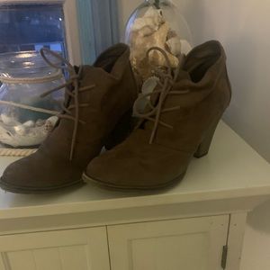 Mia suede shoes like new